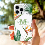 Tropical Island Floral Monogram Script Gold White iPhone 16 Pro Max Hülle<br><div class="desc">Atemberaubende, raffinierte, farbenfrohe tropische Aquarellvögel aus paradiesischen Blume, Imitaten, Goldgold-Glitzer und personalisierter Kalligrafie-Schrift mit einem fett-monogramm-Initial, überlagern einen stilvollen, luftigen weißen Hintergrund auf diesem schicken, eleganten, modernen Handy-Gehäuse. Personalisieren Sie mit Ihrem Namen und Monogramm. Macht jedes Mal, wenn ihr es benutzt, eine lustige und stilvolle Aussage. Ein großartiges, einzigartiges Geschenk...</div>