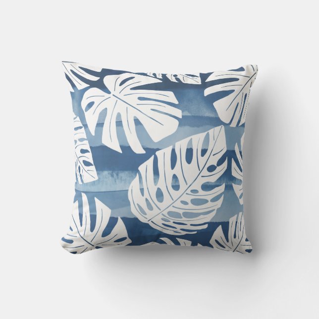 Tropical Modern Blue White Palm Blätter Kissen (Vorderseite)
