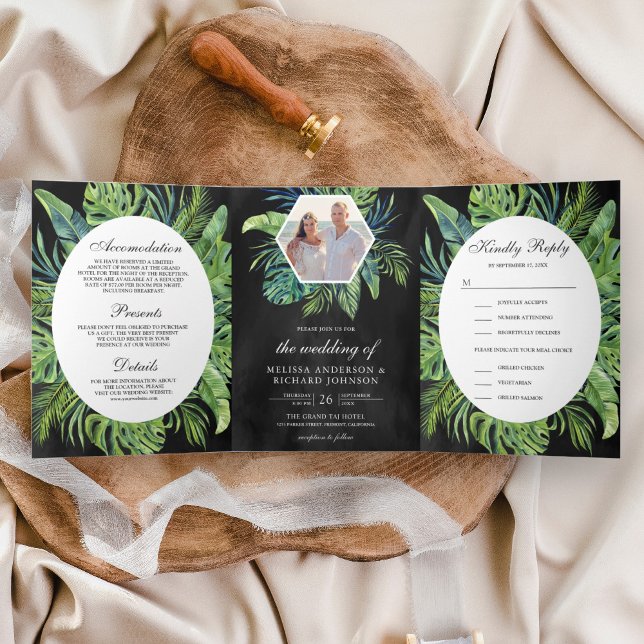 Tropical Monstera Palm Blätter Black Wedding Dreifach Gefaltete Einladung (Von Creator hochgeladen)