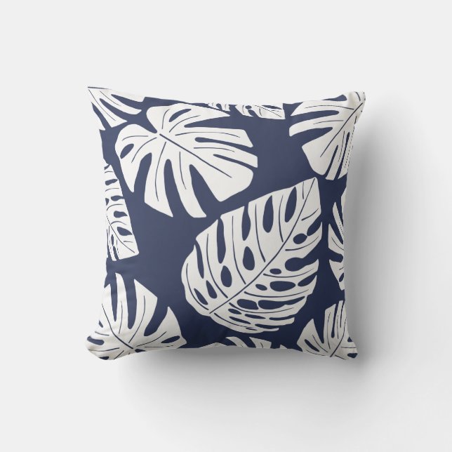 Tropical Navy Blauer Palm Monstera Blätter Outdoor Kissen (Vorderseite)