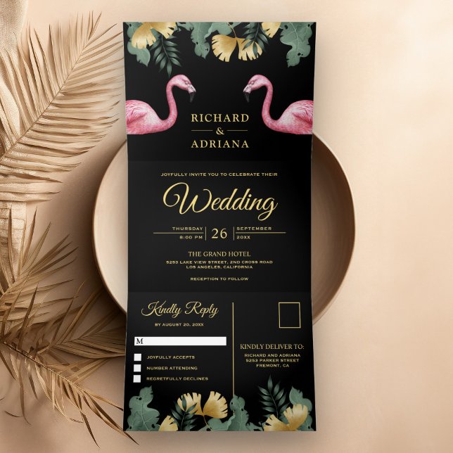 Tropical Palm Black Gold Flamingo Couple Wedding Dreifach Gefaltete Einladung (Von Creator hochgeladen)