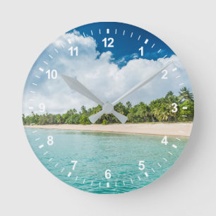 Tropical Palm Fringed Beach Runde Wanduhr