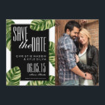 Tropical Palm Tree Beach Hochzeit Save the Date<br><div class="desc">Diese Hochzeit mit tropischen Palmen bewahrt die Dattelkarte für eine Hochzeit am Strand. Mit Vintagen,  botanischen Blätter Zeichnungen und Deko inspirierten Schriftart kann diese Strandhochzeit Save the Date online mit Ihren Details und Foto angepasst werden. Es hat einen schwarz-weiß gestreiften Backer,  eine moderne,  schicke Hochzeit speichern Sie die Dattelkarte.</div>