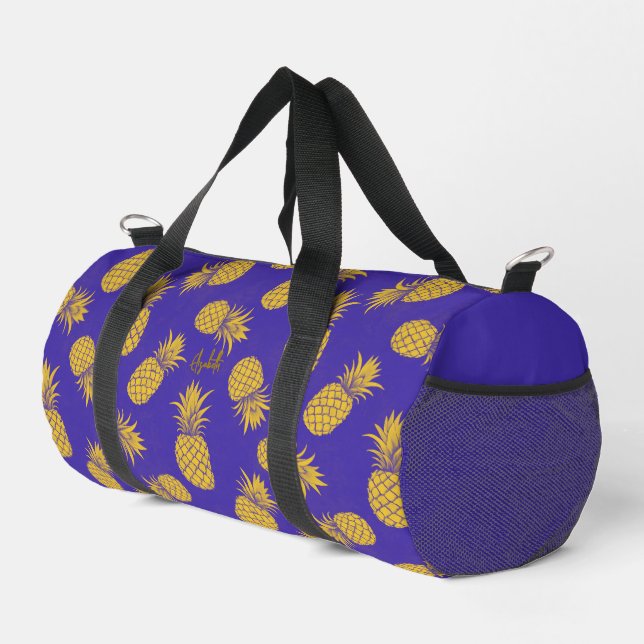 Tropical Pineapple with Name – Watercolor Style Duffle Bag (Rechte Ecke)