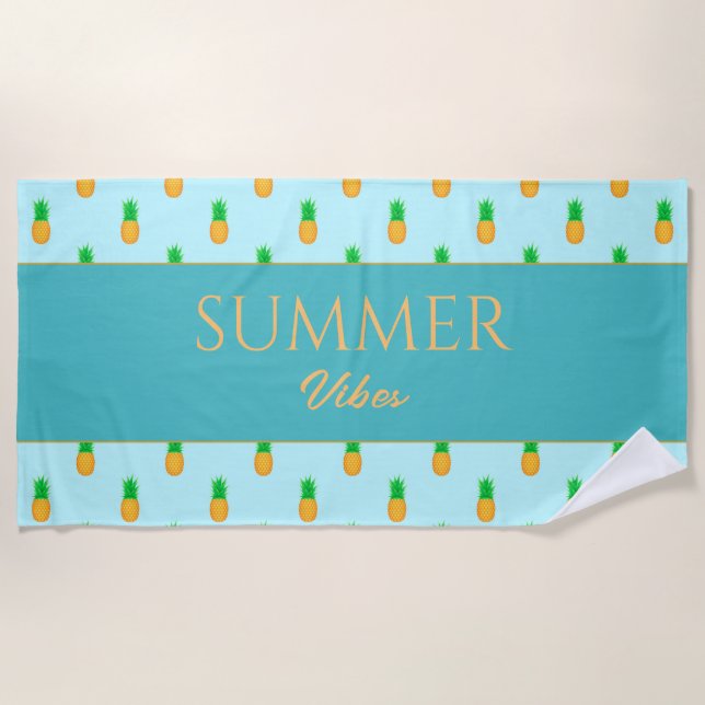 Tropical Pineapple with Summer Vibes Custom Text Strandtuch (Vorderseite)