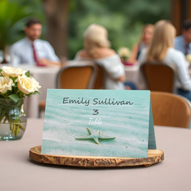 Tropical Starfish Wedding Aqua Ocean Beach Thema Platzkarte (Tropical starfish wedding place cards with soft aqua palette and beachy starfish for an ocean theme.)