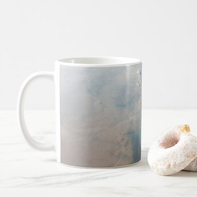 Tropisch blaue Gewässer des Persischen Golfs. 2 Kaffeetasse (Mit Donut)
