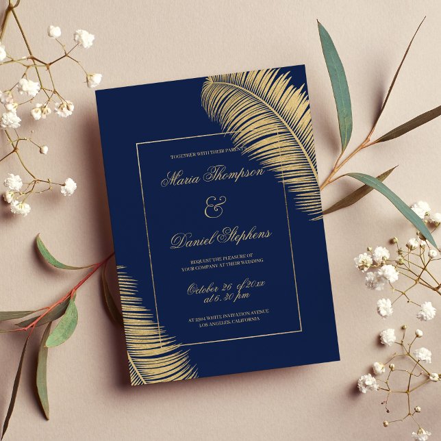 Tropisch elegante Hochzeit mit blauem goldfarbenem Einladung (Tropical elegant navy blue gold foliage wedding)