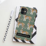 Tropisch grünes Aquarellmuster mit Namen Case-Mate iPhone Hülle<br><div class="desc">"Genießen Sie die wilde Eleganz der Natur mit unserem tropischen grünen Tigermuster. Jedes Element dieses faszinierenden Designs verkörpert den lebendigen Geist des Dschungels und verbindet üppige Vegetation mit der majestätischen Präsenz von Tigern. Egal, ob Sie Ihr Alltagsessentiment verzieren oder Ihre Wohngestaltung verbessern möchten, unsere Kollektion bietet eine harmonische Verbindung von...</div>