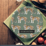 Tropisch grünes Aquarellmuster mit Namen Pappteller<br><div class="desc">"Genießen Sie die wilde Eleganz der Natur mit unserem tropischen grünen Tigermuster. Jedes Element dieses faszinierenden Designs verkörpert den lebendigen Geist des Dschungels und verbindet üppige Vegetation mit der majestätischen Präsenz von Tigern. Egal, ob Sie Ihr Alltagsessentiment verzieren oder Ihre Wohngestaltung verbessern möchten, unsere Kollektion bietet eine harmonische Verbindung von...</div>