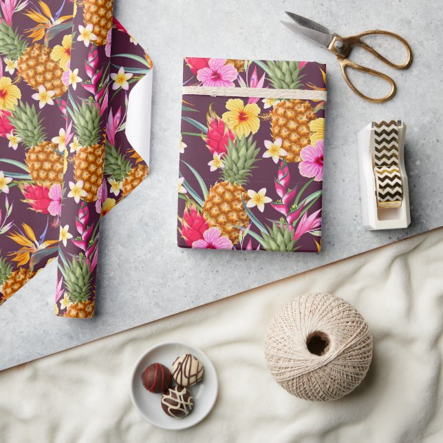 Tropische Ananas und Blumen  Geschenkpapier (Kunsthandwerk)