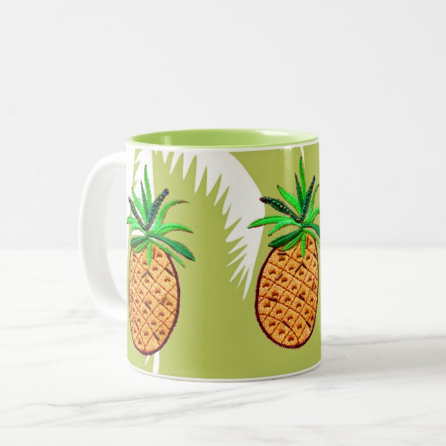 Tropische Ananas- und Palmfronten Zweifarbige Tasse (Vorderseite Links)