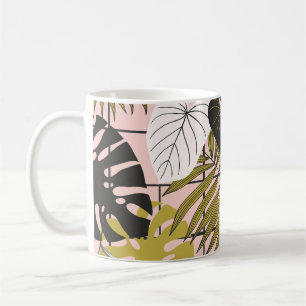 Tropische Blätter aus Palmen, stilvoller Sommer. Kaffeetasse