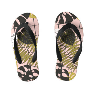 Tropische Blätter aus Palmen, stilvoller Sommer. Kinderbadesandalen
