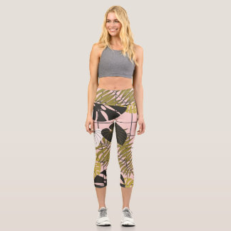 Tropische Blätter, Blumen, handgemaltes Muster. Capri Leggings