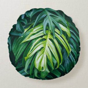 Tropische Blätter: dunkle Natur. Rundes Kissen