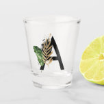 Tropische Blätter Imitate Gold Foil Letter A Monog Schnapsglas<br><div class="desc">Tropische Blätter Imitate Gold Foil Letter A Monogram Shot Gläser | Boho Monogramm Schussbrille mit tropischen Wasserfarben-Blätter mit Goldfolienakzent in Imitaten. Diese tropische Brille ist perfekt für den Sommer. Dieses Design ist in anderen Artikeln verfügbar.</div>