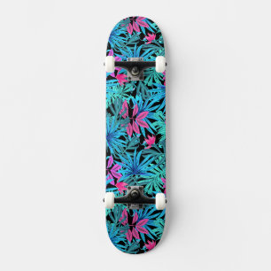 Tropische Blätter in Blau und Rosa Skateboard