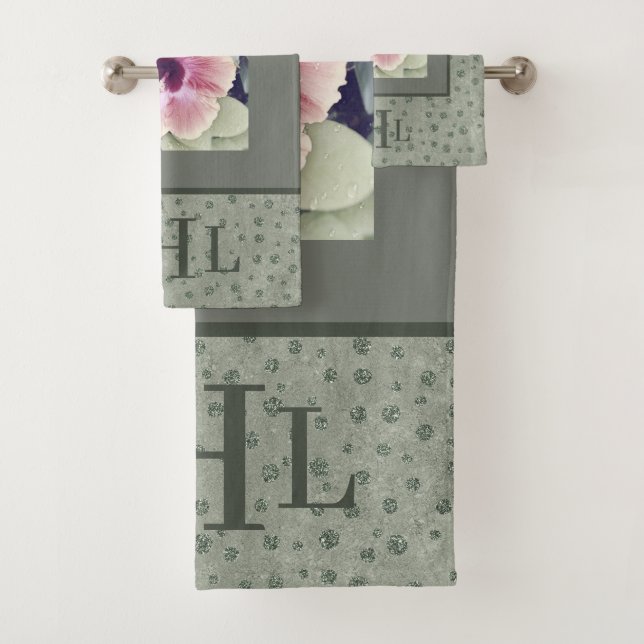 Tropische Blume in Sage Green & Leopard Print Badhandtuch Set (Insitu)