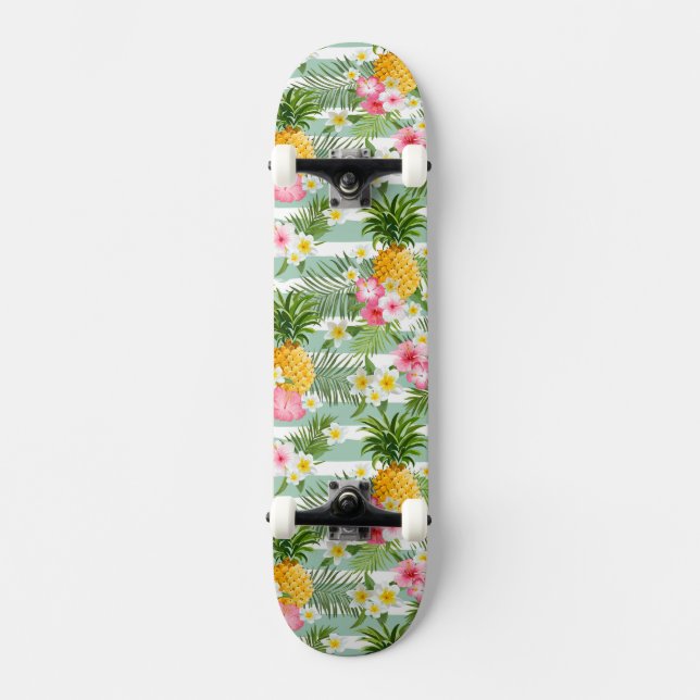 Tropische Blumen u. Ananas auf aquamarinen Skateboard (Vorderseite)