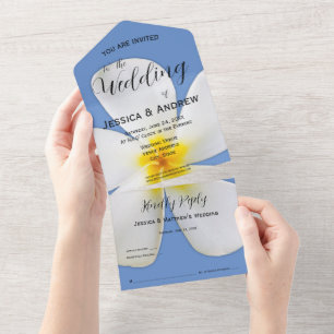 Tropische Blüte, weiße Plumeria auf blau, Hochzeit All In One Einladung