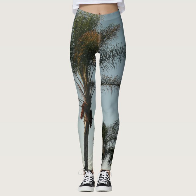 Tropische Dattelpalmen gegen den Himmel Leggings (Vorderseite)