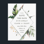 Tropische Foliage Hochzeit speichern Sie das Datum Ankündigungspostkarte<br><div class="desc">Diese Hochzeit speichert das Datum Postkarte bietet Aquarell grünes tropisches Blattwerk,  Palmen Blätter,  Bananen-Blätter und Imitate Gold Blätter Akzente mit einem grünen Diamantrahmen. Es ist ideal für einen Strand oder eine Hochzeit in Urlaubsort. >>>> Karo aus der gesamten Auflistung >>> https://www.zazzle.com/collections/tropical_foliage_green_collection-119021829937676776</div>