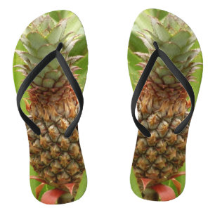 Tropische Früchte der Ananas in der Natur Flip Flops