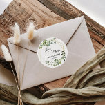 Tropische grüne Blätter Liebe & Dankesworte Runder Aufkleber<br><div class="desc">Dieses tropische Grün verlasse Liebe & dank Hochzeitsklassiker runden Aufkleber ist perfekt für eine einfache Hochzeit. Das Design besticht durch handbemalte grüne Blätter,  die einen goldenen geometrischen Rahmen schmücken.</div>