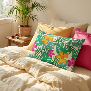 Tropische Hibiskus- und Palmblätter. Sommer an der Dekokissen