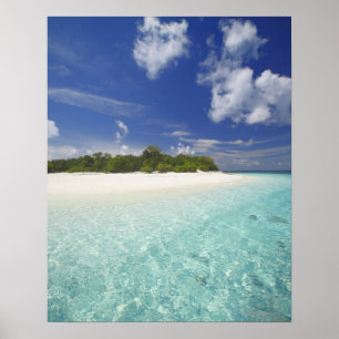 Tropische Insel umgeben durch Lagune, Malediven, Poster