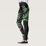 Tropische Leggings Hibiskus und Bambus<br><div class="desc">Üben Sie stilvoll mit diesen hübschen tropischen Leggings, die eine Nachbildung meiner originalen handbemalten Aquarell Rosa Hibiskus Blume und Bambus Blätter auf einem reichen schwarzen Hintergrund. Ein perfektes Geschenk für Ehefrau, Freundin oder Tochter... oder für künstlerische Fitness oder Yoga Hots. Unter Do Tell A Belle können Sie passende Kleidung und...</div>