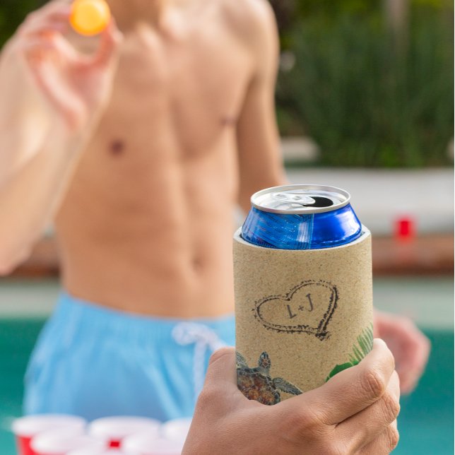 Tropische Meeresschildkröte und Palmen Sandherz Dosenkühler (Von Creator hochgeladen)