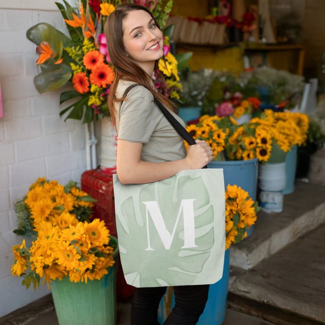 Tropische Monogram Green Palm Blätter (Botanical green tropical palm leaf custom monogram tote bag.)