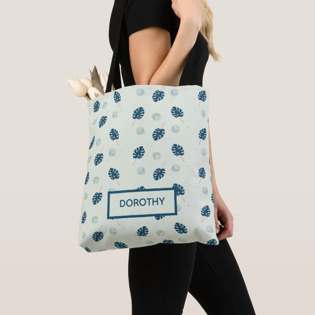 Tropische Monstera-Blätter Monogramm auf blau (Von Nahem)