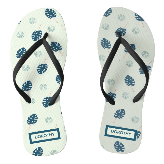 Tropische Monstera-Blätter Monogramm auf blau Flip Flops (Fußbett)