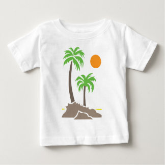 Tropische Palmen mit Sonne auf einer kleinen Insel Baby T-shirt