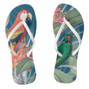 Tropische Papageien und dunkelblaue Blüten Flip Flops