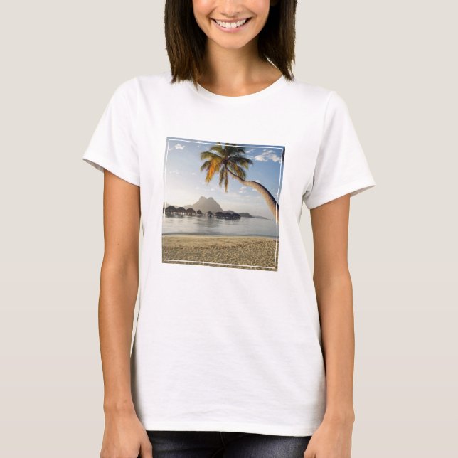 Tropische Strände | Beach Huts, Bora Bora T-Shirt (Vorderseite)
