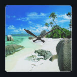 Tropische Strände | Insel La Digue Quadratische Wanduhr<br><div class="desc">Dieses phantastische Foto von Getty Images</div>