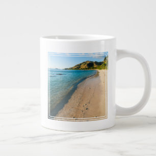 Tropische Strandlandschaft, Fidschi Jumbo-Tasse