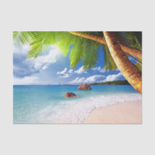 Tropische Strandlandschaft mit Palmenblättern Seidenpapier