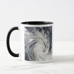 Tropische Sturm-Jade, die an Land über Madagasc Tasse