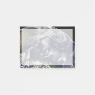 Tropische Wirbelstürme Katia, Lee, Maria und Nate. Post-it Klebezettel