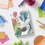 Tropische Zusammensetzung iPad Pro Hülle<br><div class="desc">Tropische Komposition I von Jennifer Goldberger. Dieses tropische Kunstdesign besticht durch hübsche Blätter mit Blumennoten. | 163736FN</div>