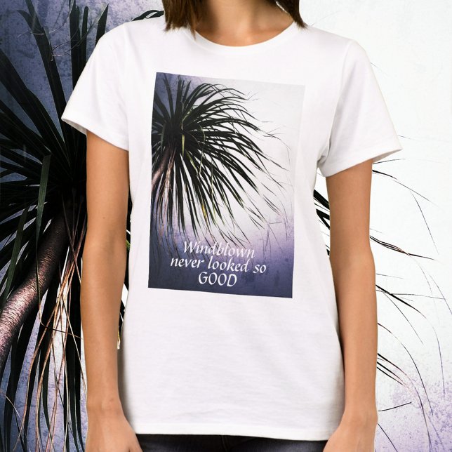 Tropischer Chic-T - Shirt von Windblown Palm Tree (Von Creator hochgeladen)