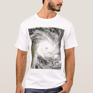 Tropischer Cyclone Ivan über Madagaskar T-Shirt