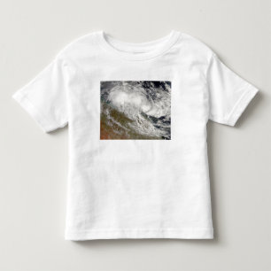 Tropischer Cyclone Olga über Nordostasien Kleinkind T-shirt