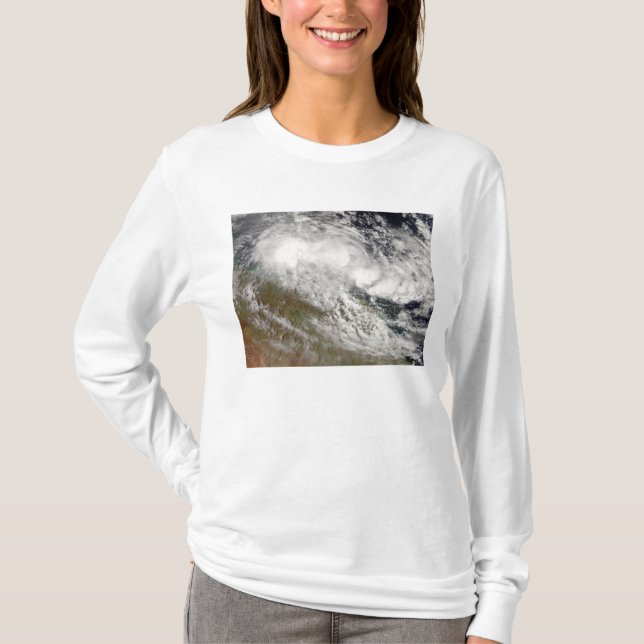 Tropischer Cyclone Olga über Nordostasien T-Shirt (Vorderseite)