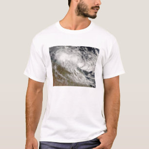 Tropischer Cyclone Olga über Nordostasien T-Shirt